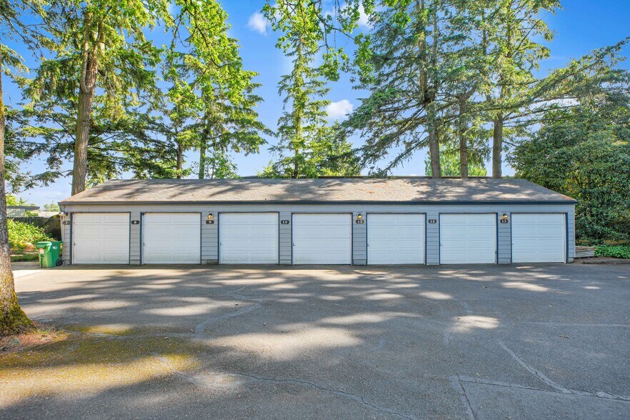 More Photos Of 12425 SE River Rd, Milwaukie Apartments For Sale