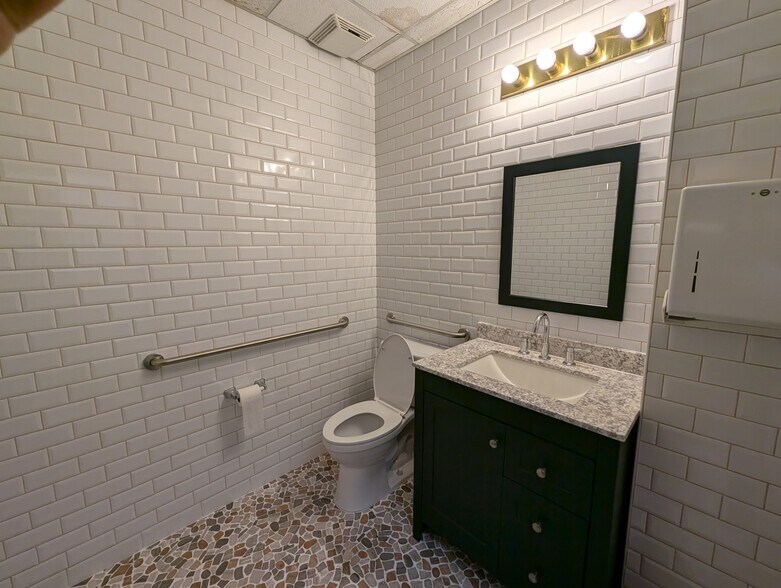 More Photos Of 4005 Menchaca Rd, Austin Medical For Sale