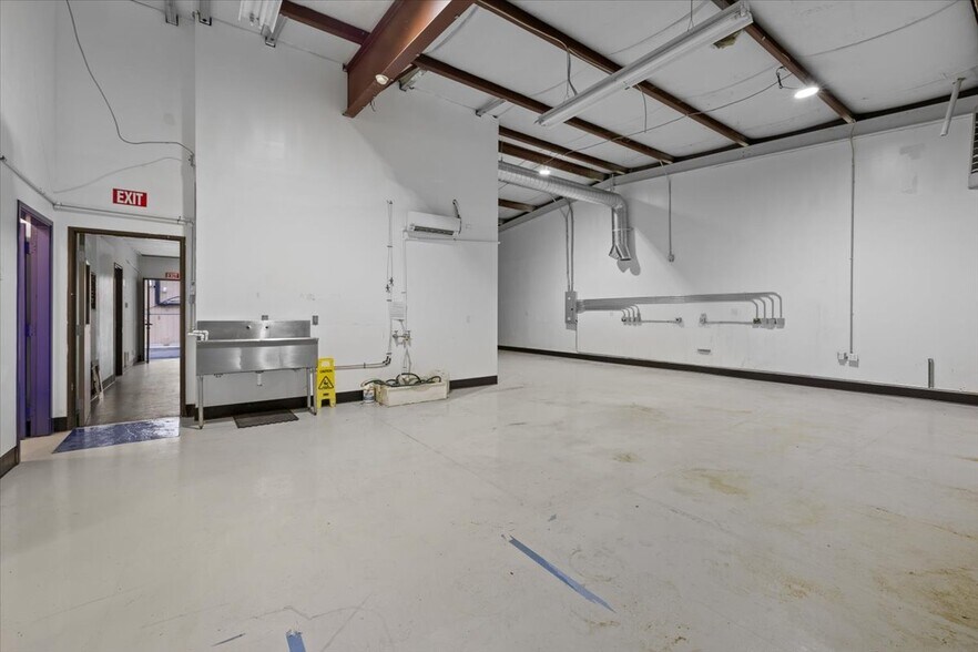 More Photos Of 1501 Sage Rd, Medford Warehouse For Sale