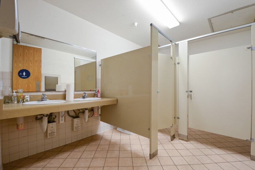 More Photos Of 5018 Chesebro Rd, Agoura Hills Medical For Sale