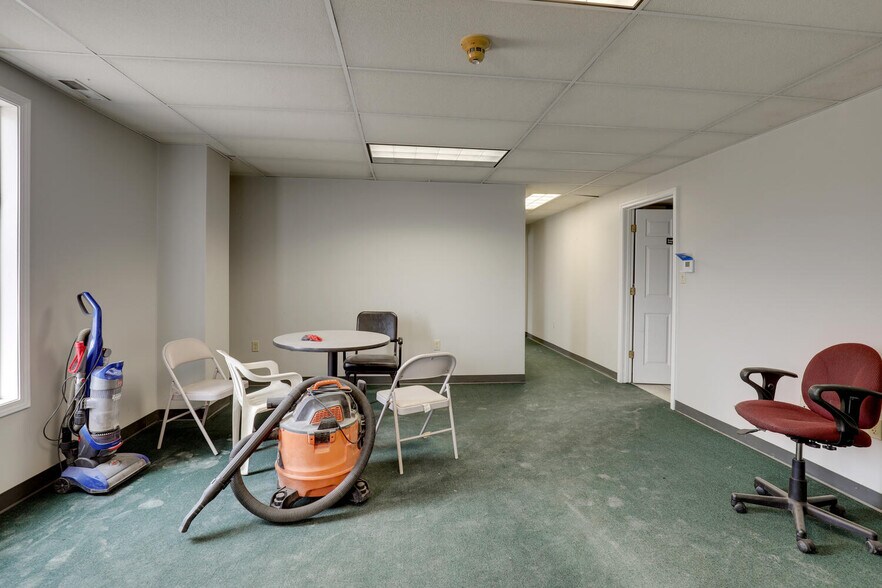 More Photos Of 2414 W Schneidman Dr, Quincy Industrial For Lease