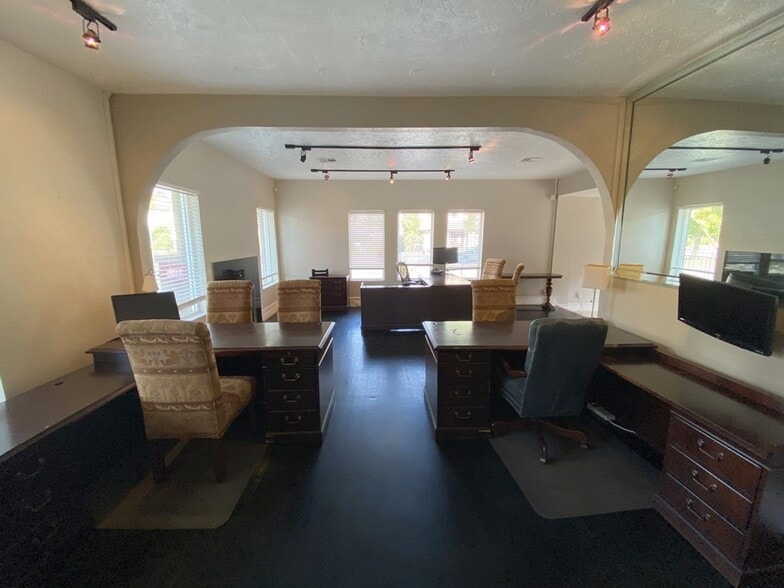 More Photos Of 1635 Richmond Ave, Houston Office Residential For Sale