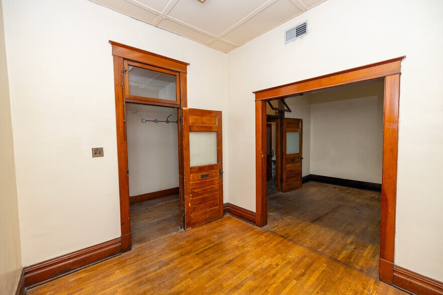 More Photos Of 108 S Santa Fe Ave, Salina General Retail For Lease