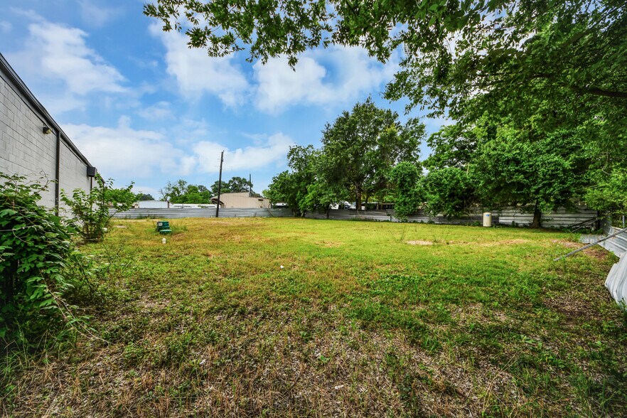 More Photos Of 8603 Shoal Creek Dr, Houston Warehouse For Sale