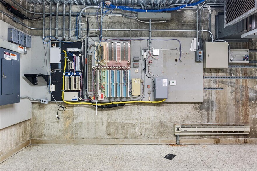 More Photos Of 43 Pennsylvania Ave, Niantic Bank For Lease