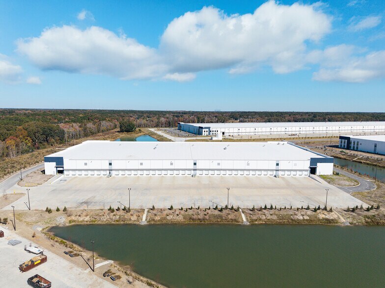 More Photos Of 111 Landmark Blvd, Savannah Warehouse For Lease