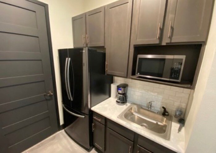 More Photos Of 2204 Western Trails Blvd, Austin Loft Creative Space For Lease