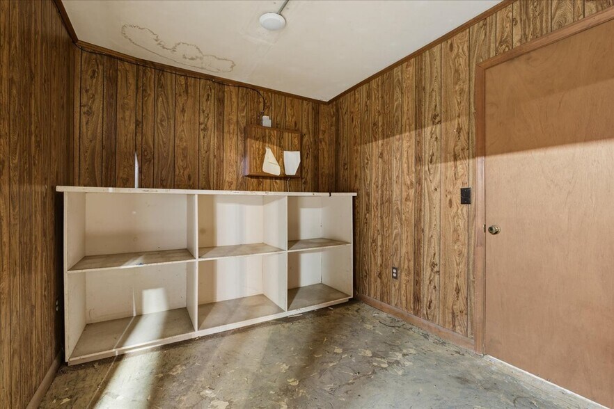 More Photos Of 778 Westover Dr, Danville Flex For Sale