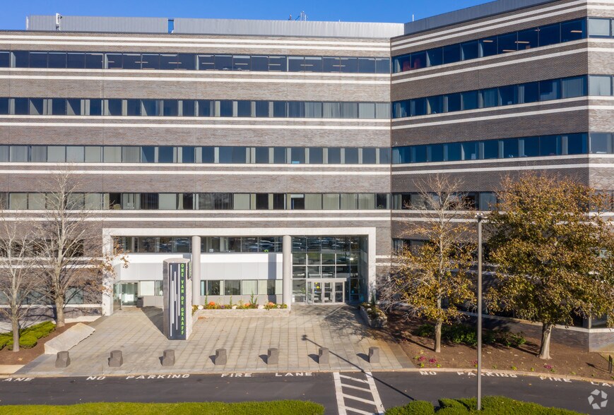 More Photos Of 1 Van de Graaff Dr, Burlington Office For Lease