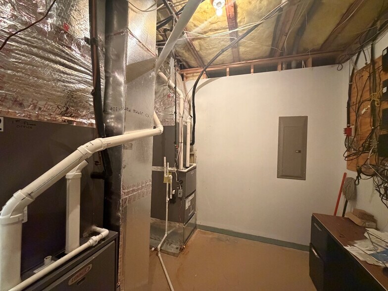 More Photos Of 730 E Second St, Blue Ridge Office For Sale