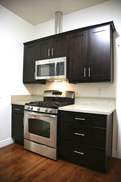 More Photos Of 1327 W 35th St, Los Angeles Apartments For Sale