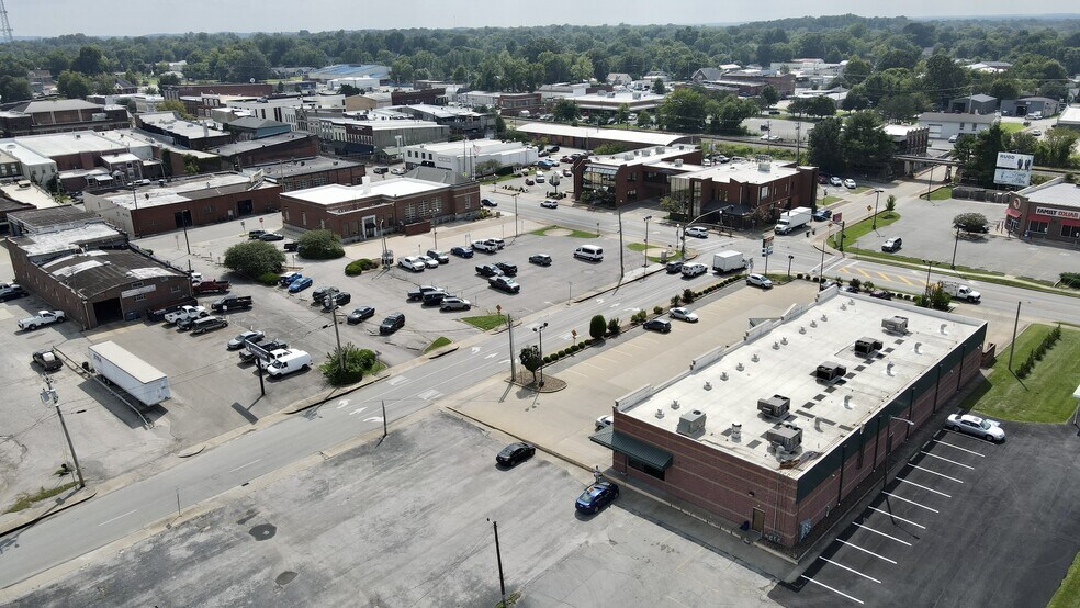 More Photos Of 9 E Arch St, Madisonville Freestanding For Lease