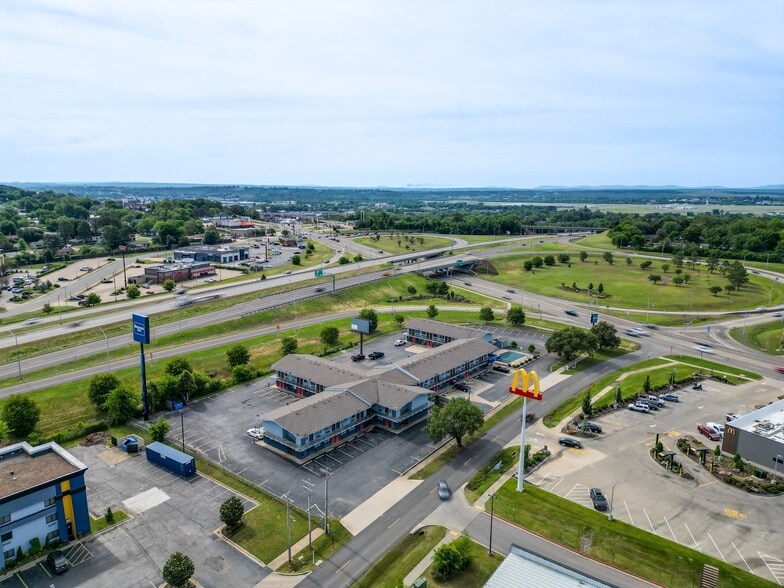 More Photos Of 6001 Rogers Ave, Fort Smith Hotel For Sale
