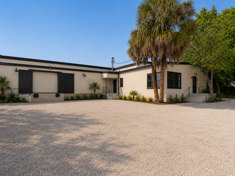 More Photos Of 4214 W Virginia Ave, Tampa Warehouse For Lease