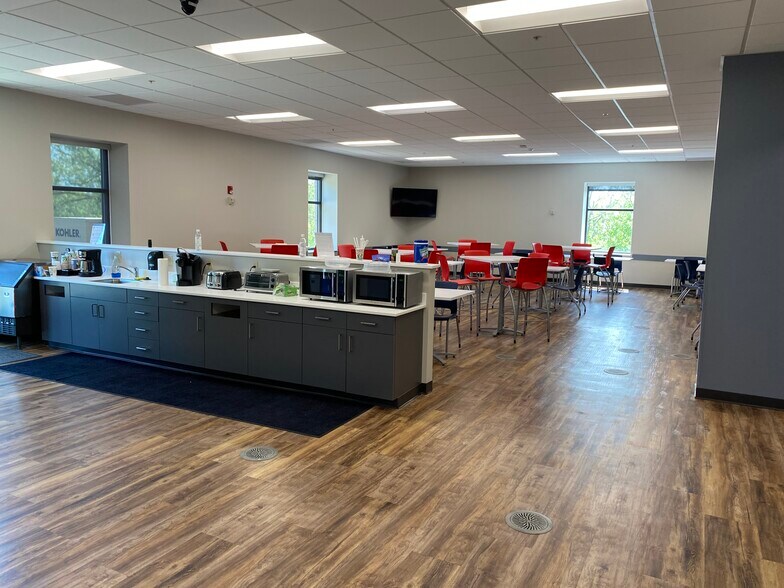 More Photos Of 1400 Lebanon Church Rd, Pittsburgh Unknown For Lease