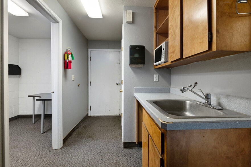 More Photos Of 16440 Finley Butte Rd, La Pine Office For Sale