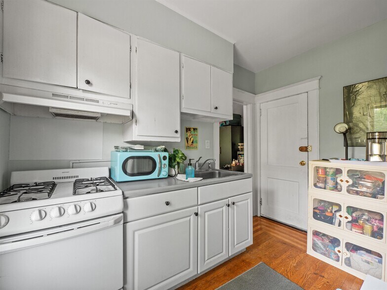 More Photos Of 247 N Middletown Rd, Pearl River Apartments For Sale