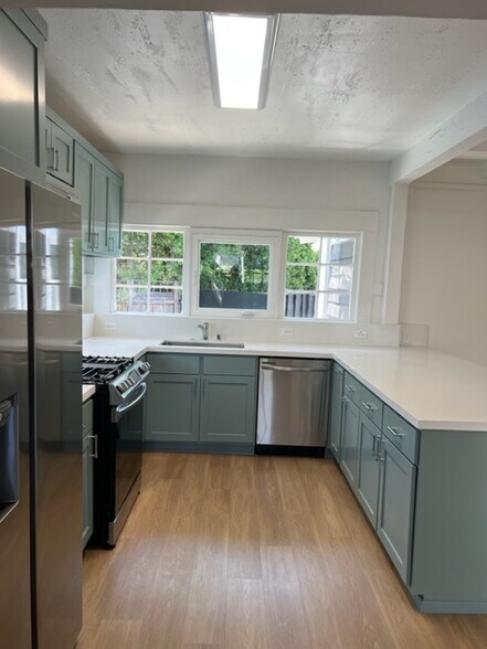 More Photos Of 828 E Venice Blvd, Venice Apartments For Sale
