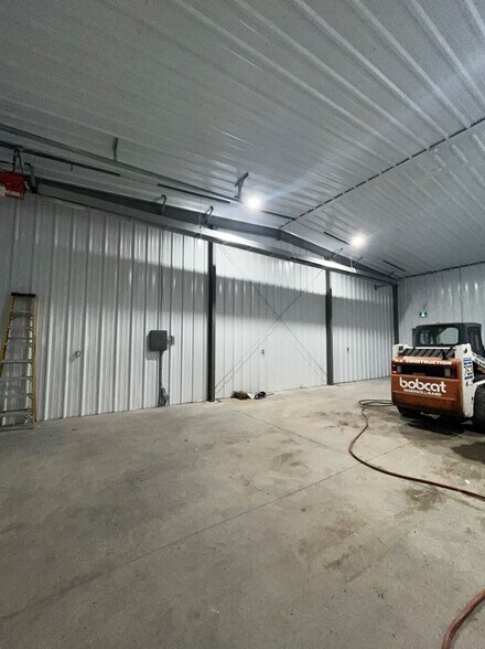 More Photos Of 82 Jack Davey Dr, Bath Warehouse For Lease