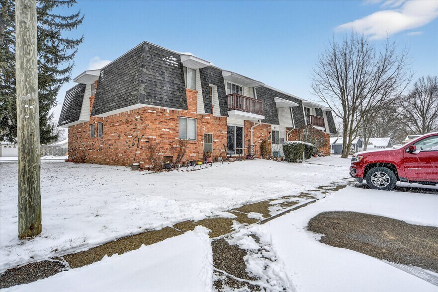 Primary Photo Of 240 Park St, Pinckney Apartments For Sale