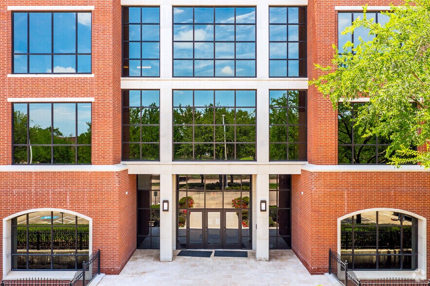 More Photos Of 1700 N Redbud Blvd, McKinney Office For Lease