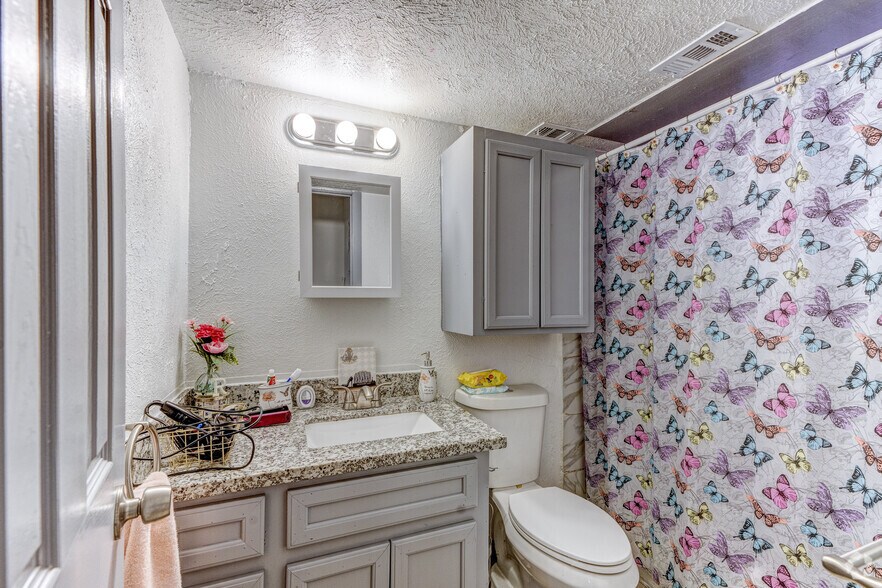 More Photos Of 1001-1007 Spooner St, Pasadena Apartments For Sale