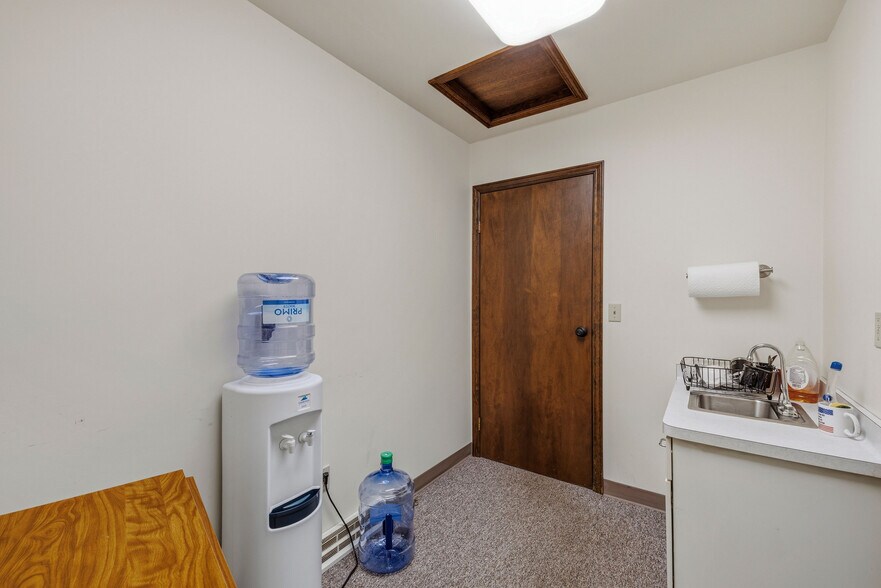 More Photos Of 690 Davison Rd, Lockport Office For Sale