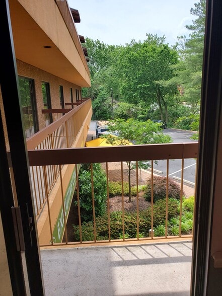 More Photos Of 450 Maple Ave E, Vienna Medical For Lease