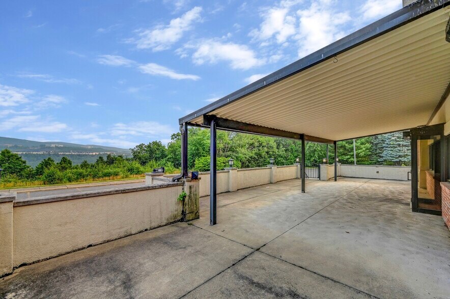 More Photos Of 20 Montage Mountain Rd, Moosic Restaurant For Lease