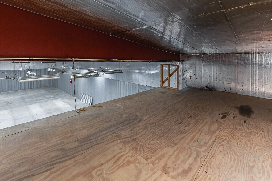 More Photos Of 624 S 7th St, Saint Joseph Industrial For Sale