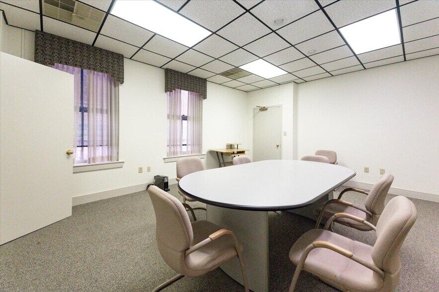 More Photos Of 28-30 W Washington St, Hagerstown Office For Sale