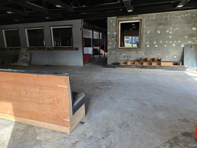 More Photos Of 2020 Country Club Ave NW, Huntsville Restaurant For Sale
