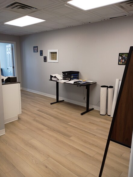 More Photos Of 40 Monument Sq, Urbana Storefront Retail Office For Lease