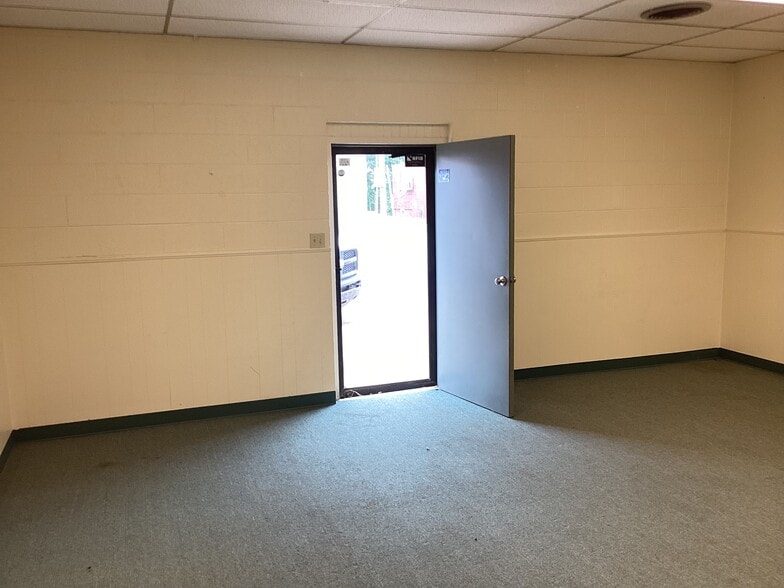 More Photos Of 402 W Main St, Stroud Storefront For Sale