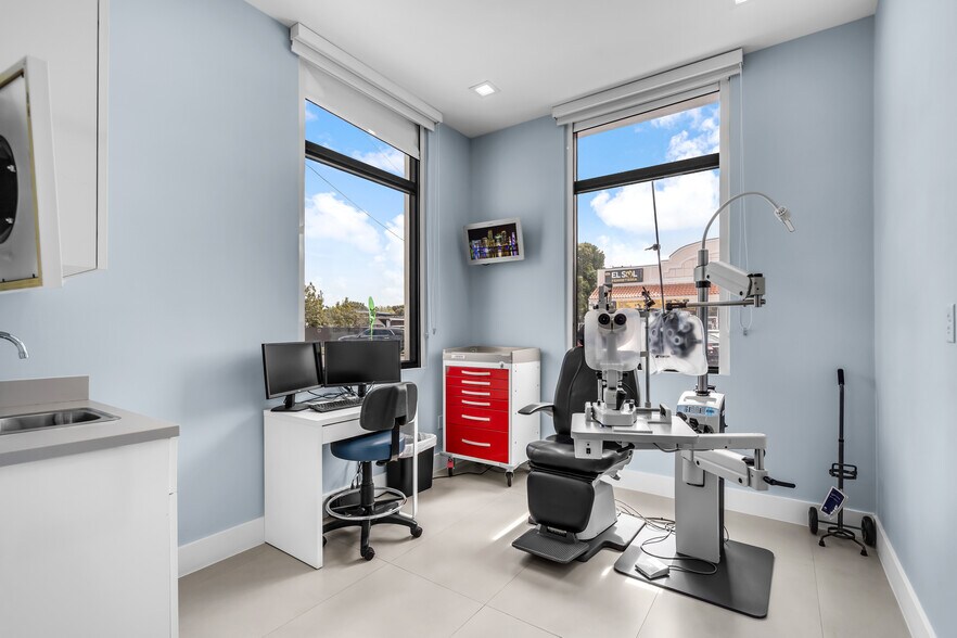 More Photos Of 875 E 41st St, Hialeah Medical For Sale