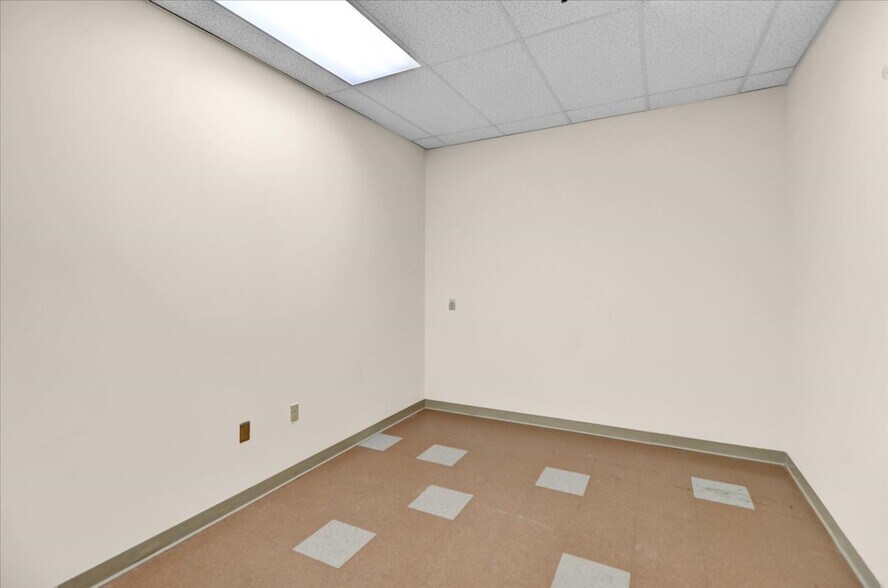 More Photos Of 1350 Broadcasting Rd, Wyomissing Office For Sale