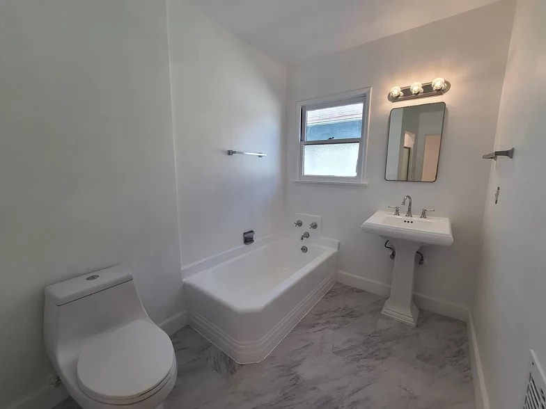 More Photos Of 5846-5852 1/2 Woodman Ave, Van Nuys Apartments For Sale