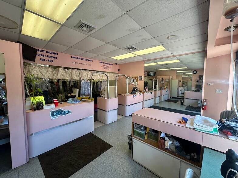 More Photos Of 559-561 Lake Ave, Saint James Medical For Sale