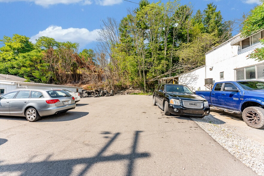 More Photos Of 25 Opal Dr, Fairmont Warehouse For Sale