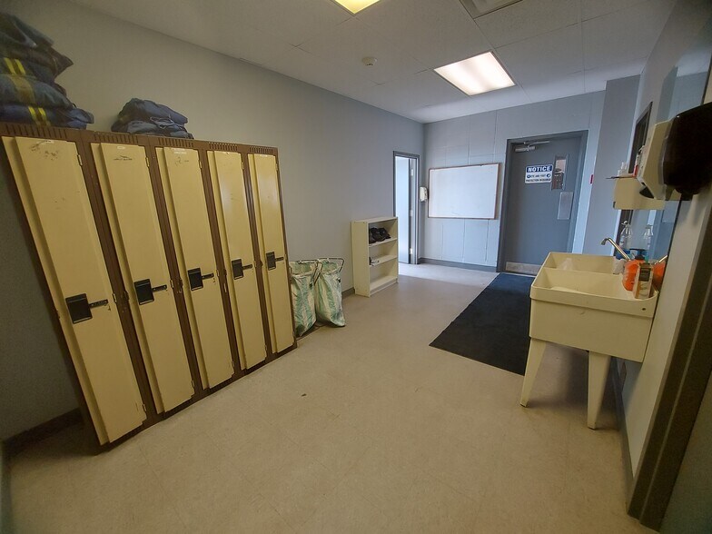 More Photos Of 27123 Hwy 597, Lacombe County Warehouse For Lease