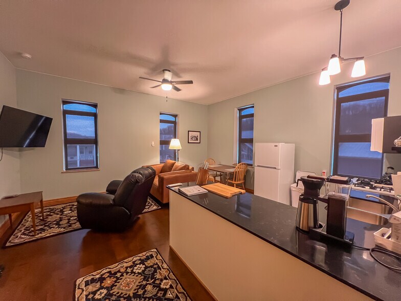 More Photos Of 201 N Main St, Elkader Flex For Sale