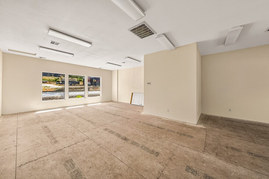 More Photos Of 209 S Old Pacific Hwy, Myrtle Creek Office For Sale