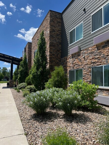 More Photos Of 711 Commercial Ave, Eagle Grove Hotel For Sale