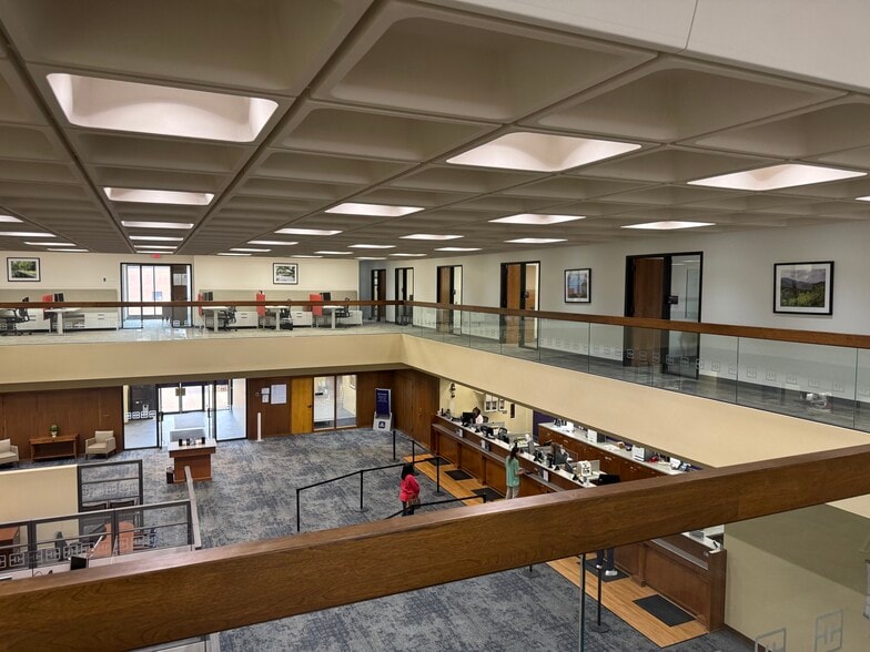 More Photos Of 380 E Main St, Spartanburg Bank For Lease