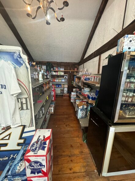 More Photos Of 166 S Riverside Ave, Pequabuck Freestanding For Sale