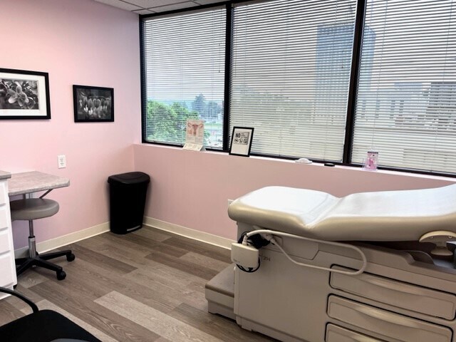 More Photos Of 1650 Elm St, Manchester Medical For Sale