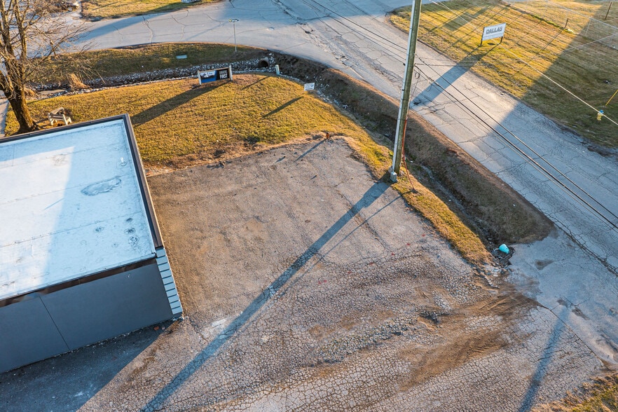 More Photos Of 1301 Fabricon Blvd, Jeffersonville Light Manufacturing For Lease