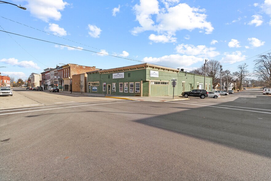 More Photos Of 147 S Springfield St, Saint Paris General Retail For Sale