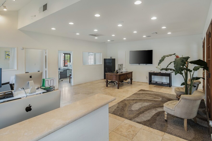 More Photos Of 51370 Avenida Bermudas, La Quinta Office Residential For Sale