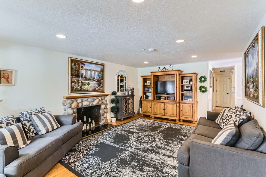 More Photos Of 5350 Lakeview Blvd, Lake Oswego Assisted Living For Sale
